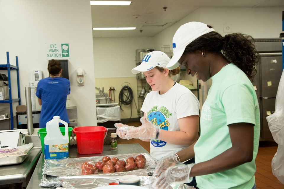 Students volunteering