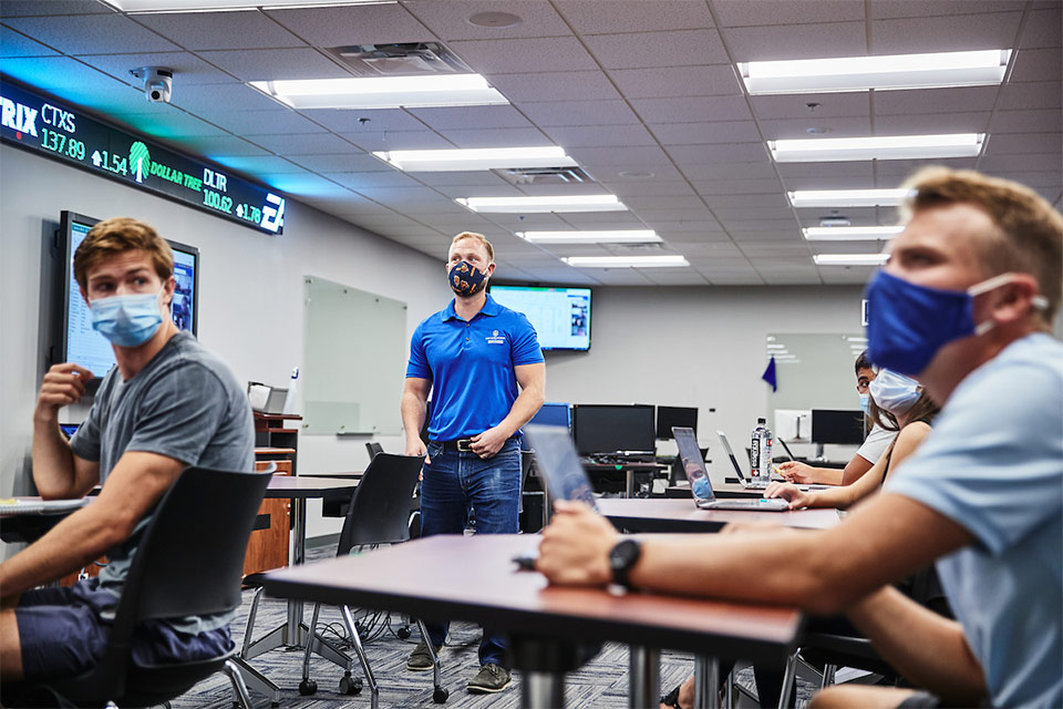 Professor Thomas Doellman teaching a class.