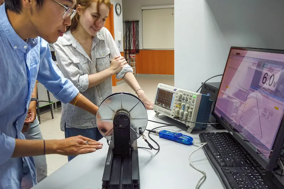 Students in the sciences laboratory looking at a computer screen.