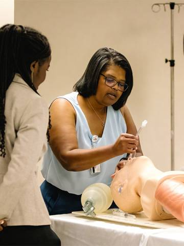 Doctor Katrina Wade instructing students in the simulation center